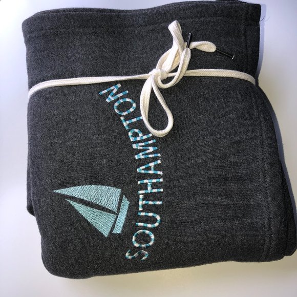 SOUTHAMPTON EMBROIDERED SWEATSHIRT BLANKET - Picture 1 of 4
